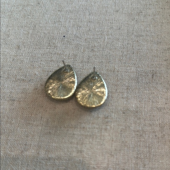 🔴Gold Teardrop Earrings - Picture 2 of 2